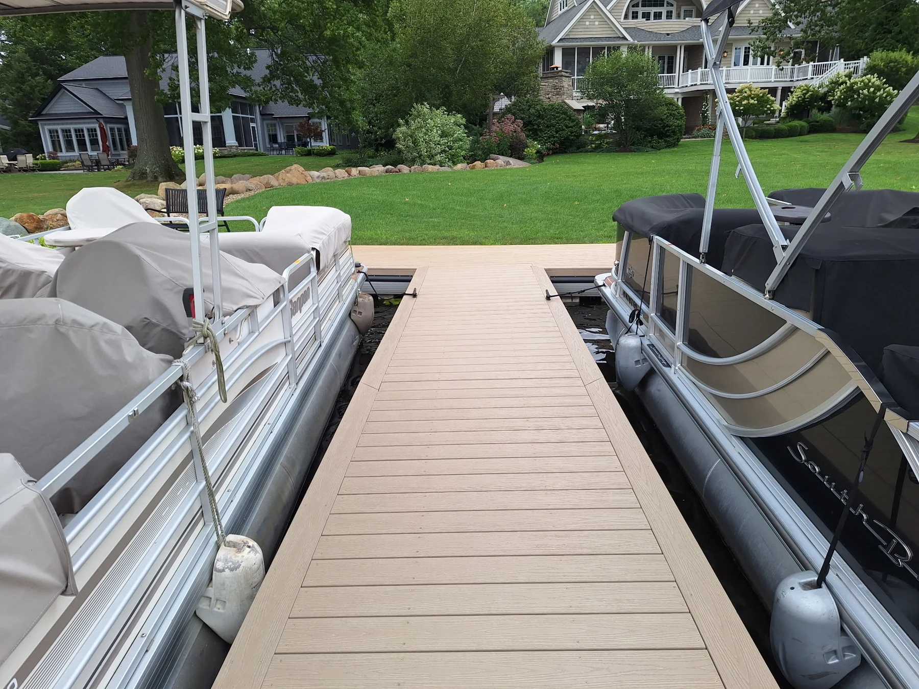 The walkway between the two pontoon berths.
