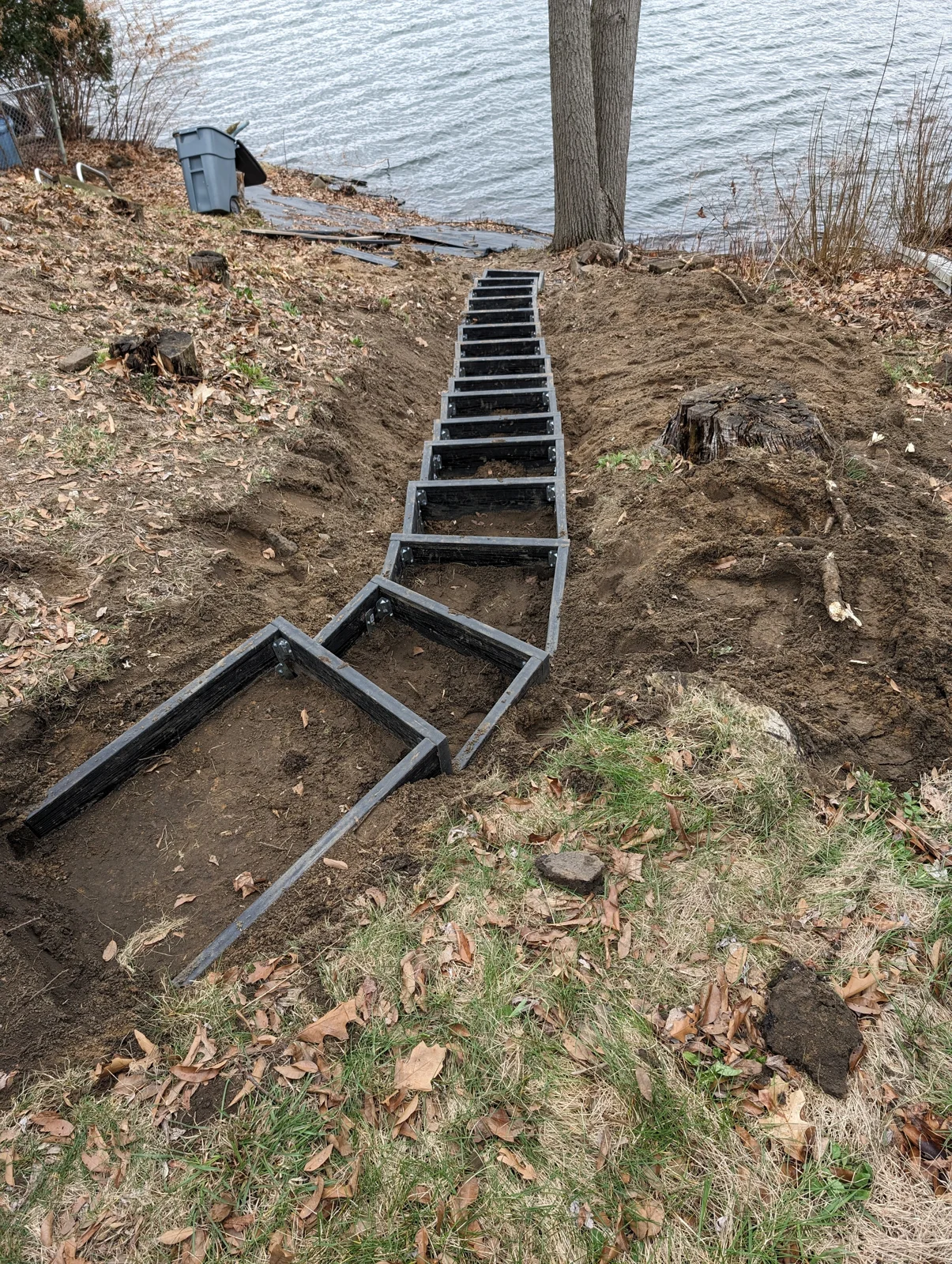 New step frames follow the slope and change direction near the top of the route.
